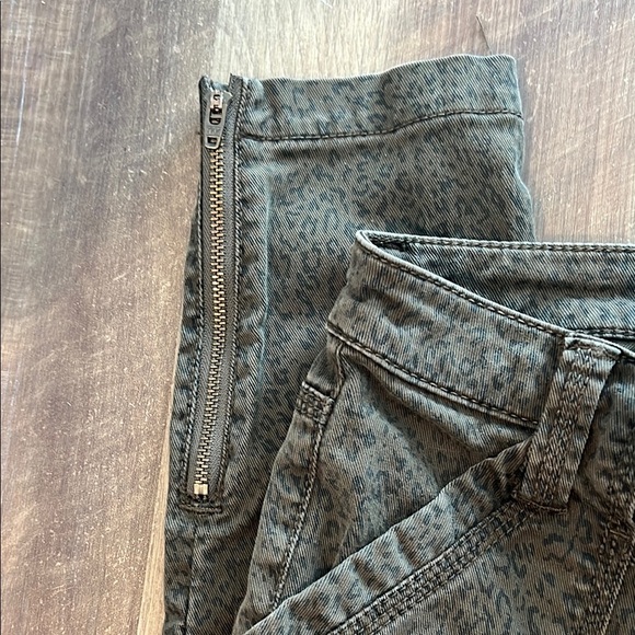 Joie Gray/green  Leopard Print Pants - Picture 5 of 6